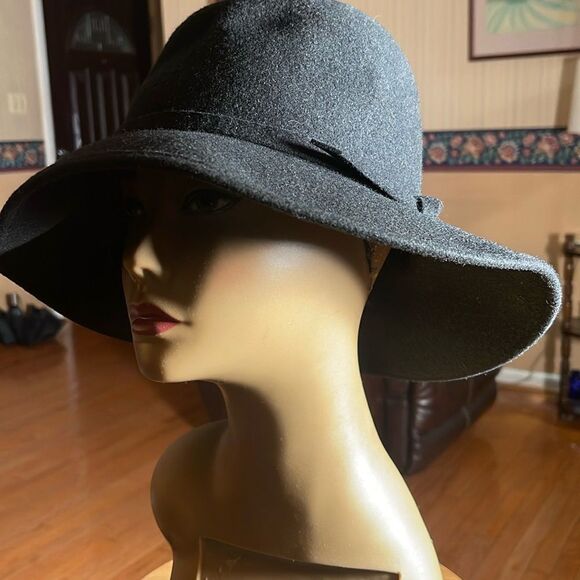 Imperial Elegant Black Women's Hat - Picture 2 of 5